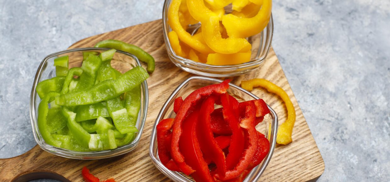 sagriezta paprika bļodiņās