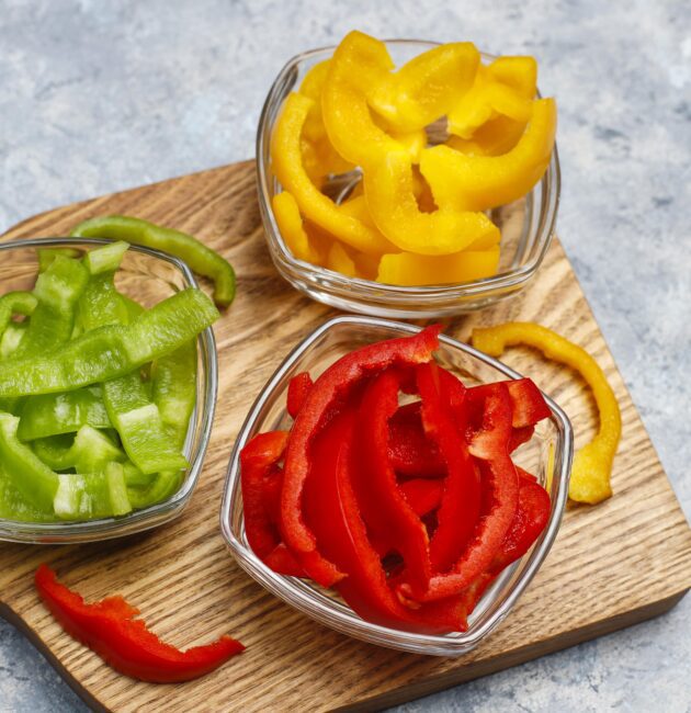 sagriezta paprika bļodiņās