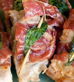 Teļa gaļas saltimbocca