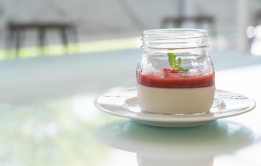 Panna cotta ar ievārījumu