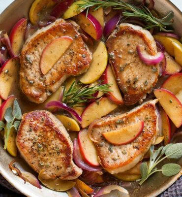 Cūkgaļas kartupeļu ābolu un puravu mix