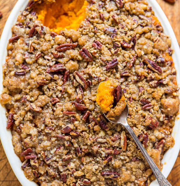 Saldais kartupelis ar pekanriekstu drupinājumu