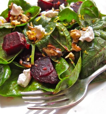 Biešu salāti ar kazas sieru un riekstiem