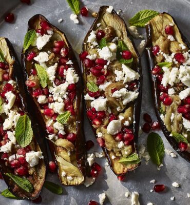 Grilēts baklažāns ar granātābola sēklām