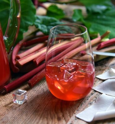 Rabarberu ledus tēja