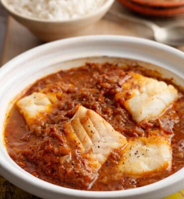 menca tomātu mērcē