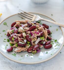 Tunča salāti ar pupiņām