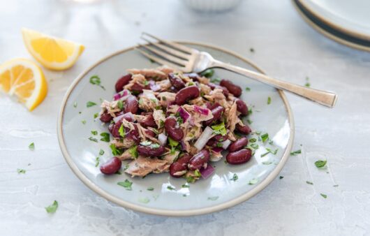 Tunča salāti ar pupiņām