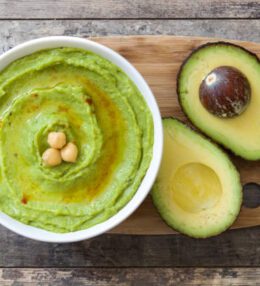 Avokado humuss