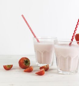 Zemeņu piena kokteilis