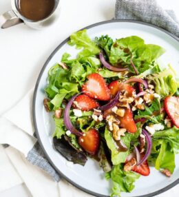 Zemeņu salāti ar balzamiko