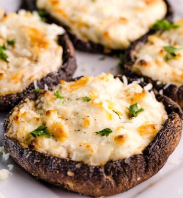 Pildīti šampinjoni ar vistas fileju