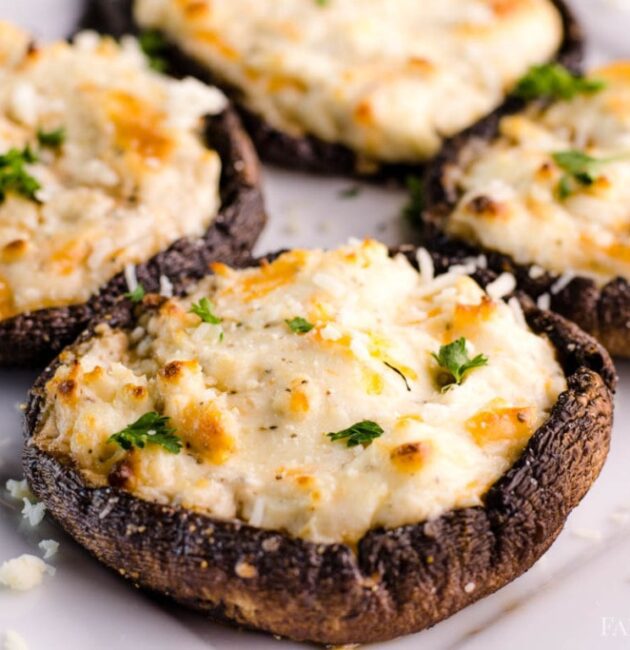 Pildīti šampinjoni ar vistas fileju