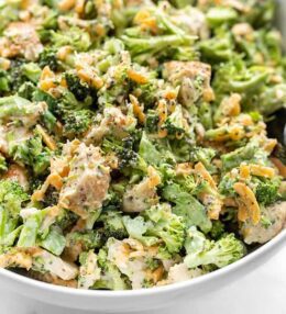 Krokante kip en broccoli salade