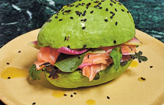 avokado burgeris ar lasi