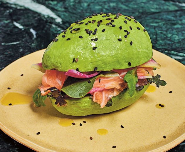 avokado burgeris ar lasi