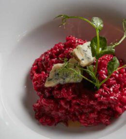Biešu risotto ar zilo sieru