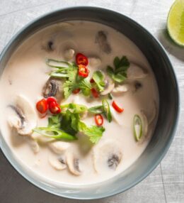 Taizemiešu vistas zupa ar kokosriekstu pienu