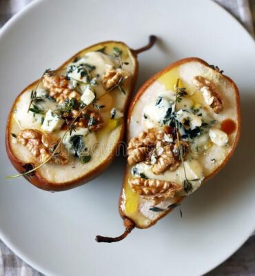 Pildīts bumbieris ar zilo sieru