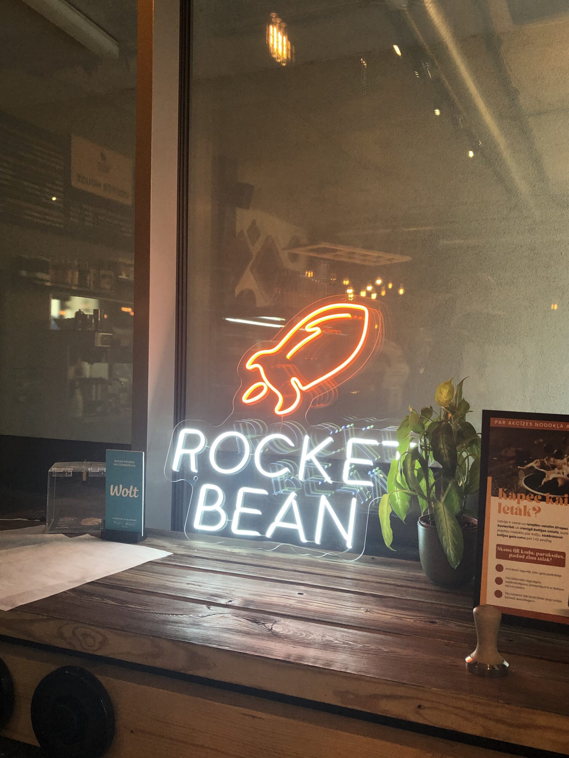 Kafijas baudīšana un Rocket Bean roastery