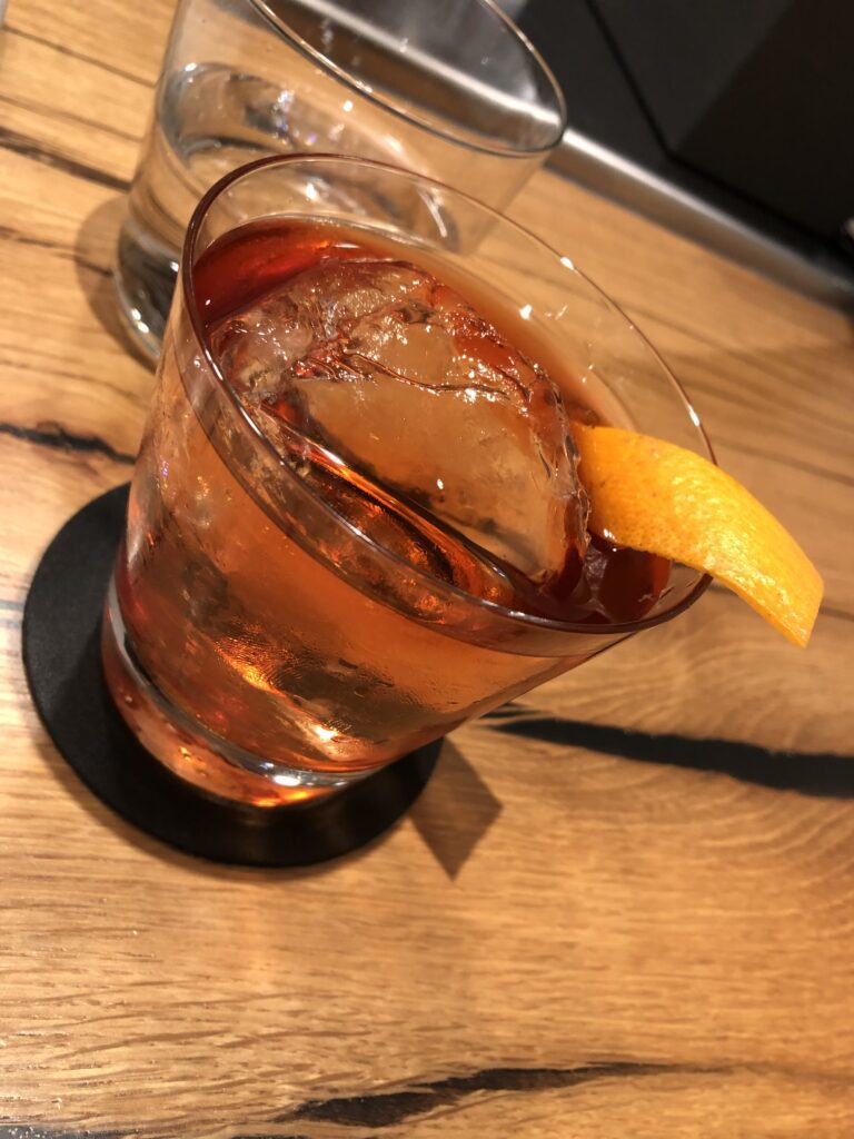 Negroni Palutinot sevi apmeklēju restorānu Barents