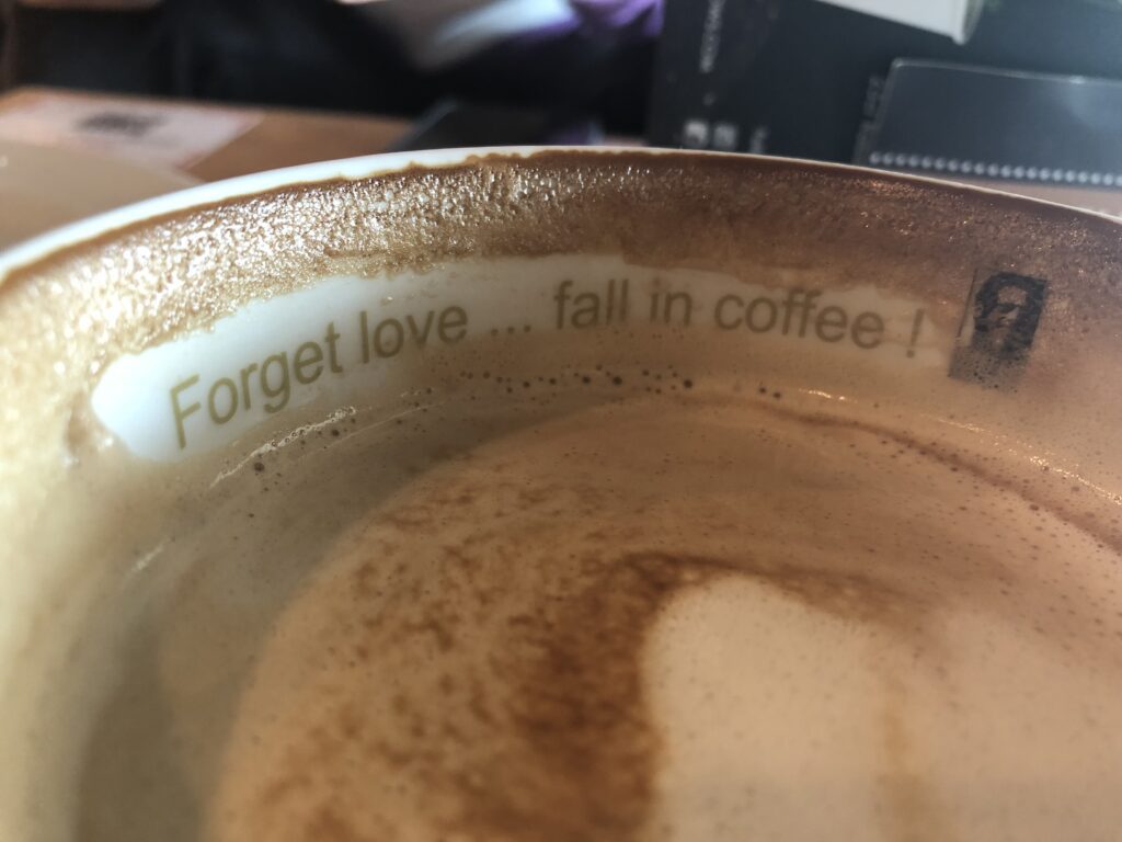 kafija forget love.. fall in coffee! Daudz kafijas un nedaudz restorāni Berlīnē