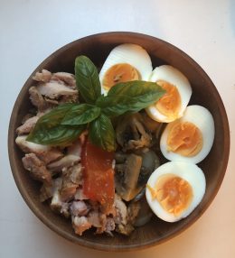 Griķu ramen ar kūpinātu vistu