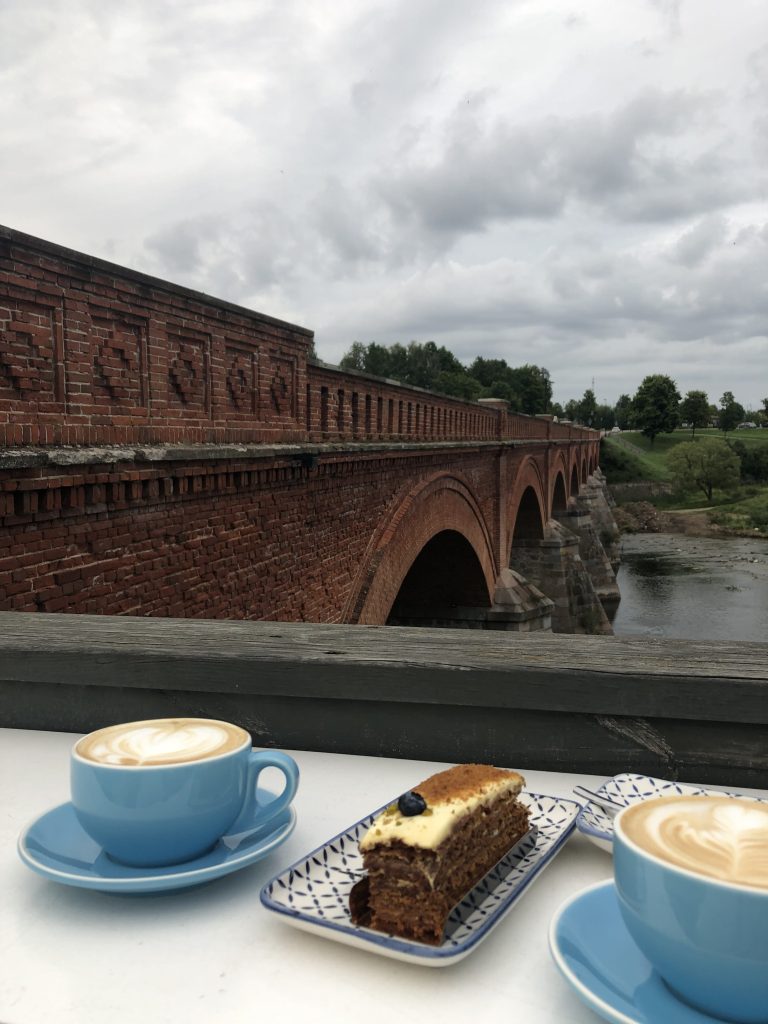 Rezidence Kafe Venta skats uz Kuldigas tiltu