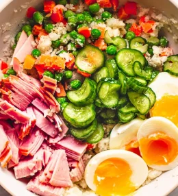 Salāti ar olu un šķiņķi