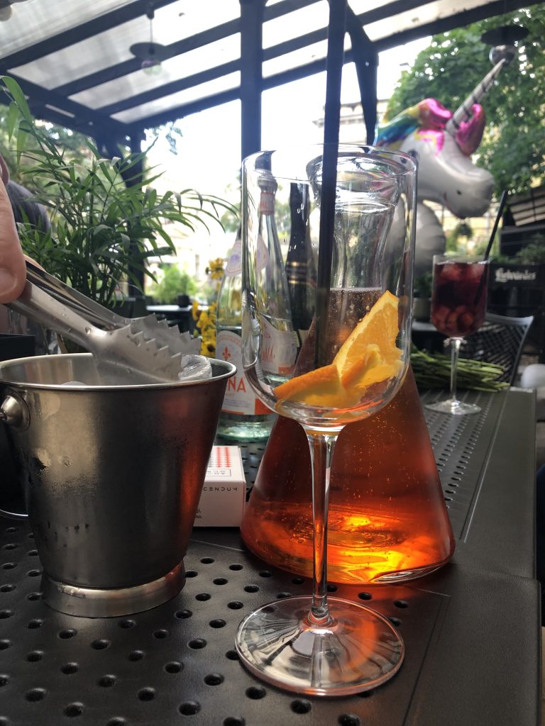 Restorāns Desiņas un Mīdijas. Aperol Spritzs