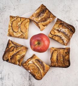 Ābolu plātsmaize ar raugu mīklu