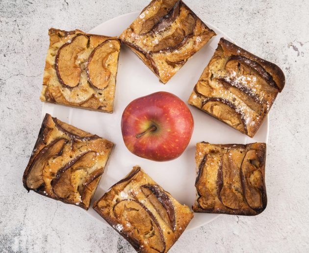 Ābolu plātsmaize ar raugu mīklu