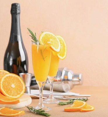 Dzirkstošais bumbieru un apelsīnu šampanieša dzēriens