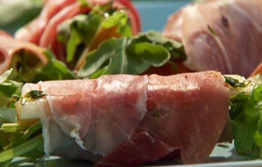 Prosciutto ar bumbieri un zilo sieru