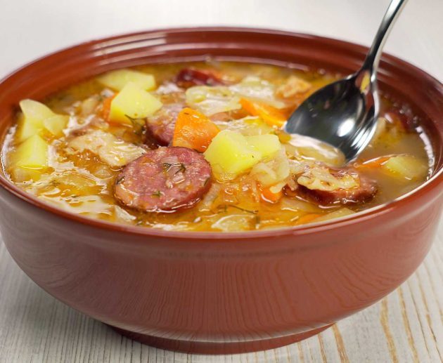 Ātrā skābu kāpostu zupa