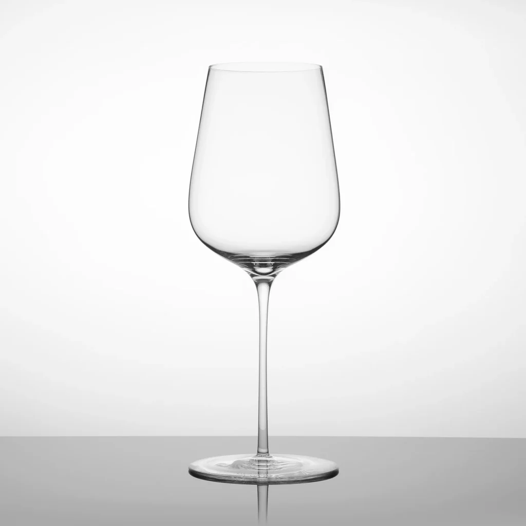 Glāžu veidi - universālā vīna glāze