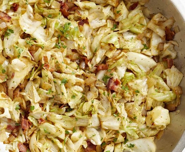 Kāpostu salāti ar žāvētu vistu