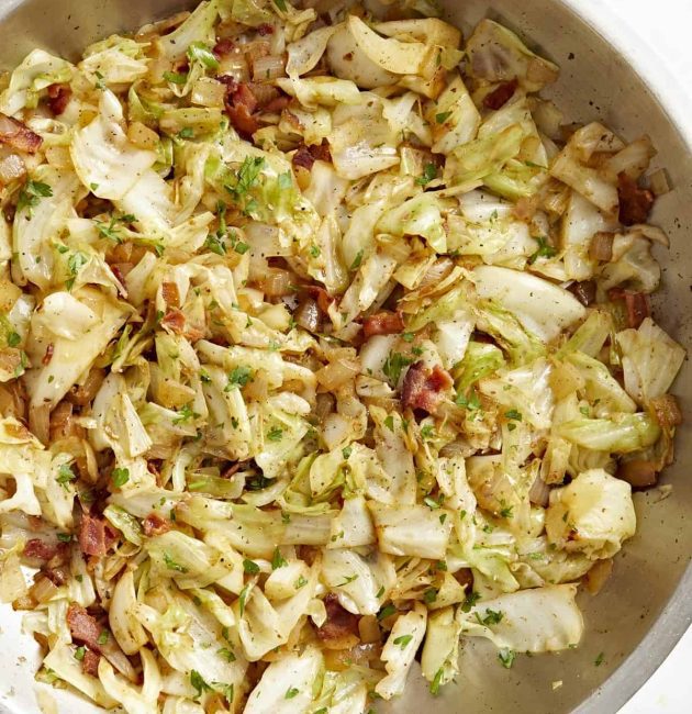 Kāpostu salāti ar žāvētu vistu