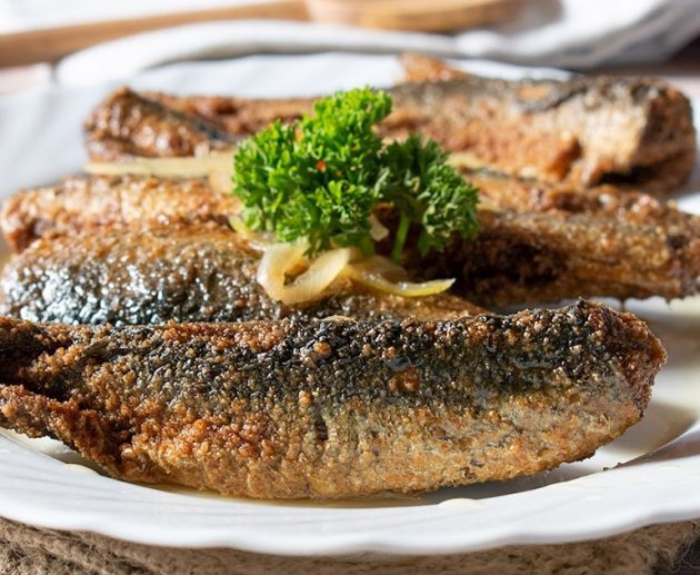 Ceptas reņģes pikantā marinādē