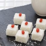 Četru sastāvdaļu ķīniešu kokosriekstu pudiņš