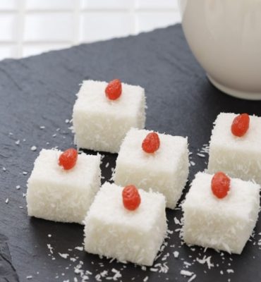 Četru sastāvdaļu ķīniešu kokosriekstu pudiņš