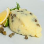 Kartupeļu biezputra ar citronu un kaperiem