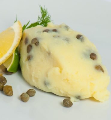 Kartupeļu biezputra ar citronu un kaperiem