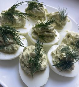 Pildītās olas ar avokado