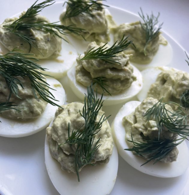 Pildītās olas ar avokado