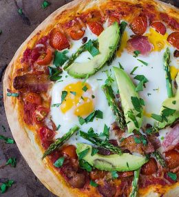 Brokastu piciņas ar avokado un olu