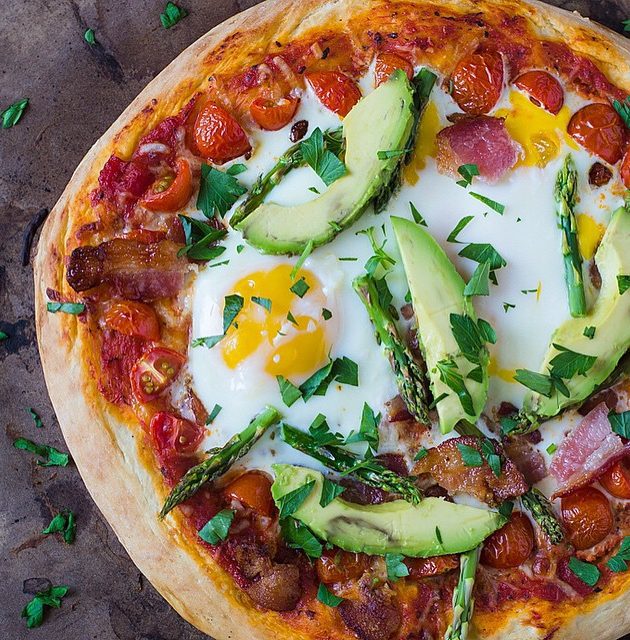 Brokastu piciņas ar avokado un olu