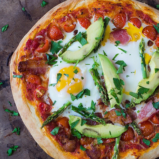 Brokastu piciņas ar avokado un olu