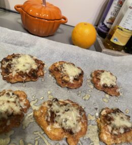 Vistas filejas kotletes ar sēņu cepurīti