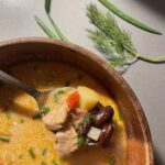 Pupiņu zupa ar cūkgaļu un visu ko